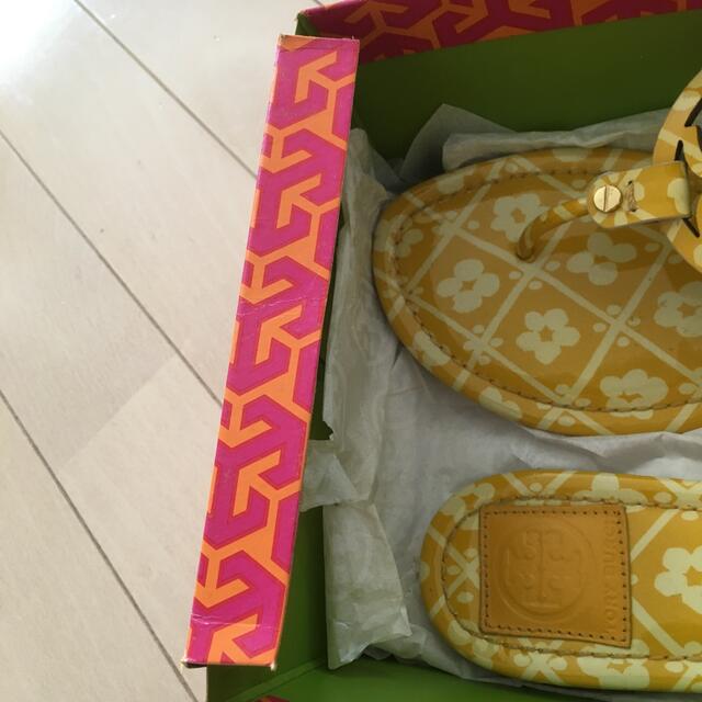 Tory Burch(トリーバーチ)のトリーバーチ　25.5cm  (サイズ9) 黄色サンダル レディースの靴/シューズ(サンダル)の商品写真