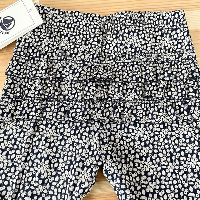 PETIT BATEAU(プチバトー)の新品未使用  プチバトー  フリル付き  カルソン  24m キッズ/ベビー/マタニティのキッズ服女の子用(90cm~)(パンツ/スパッツ)の商品写真