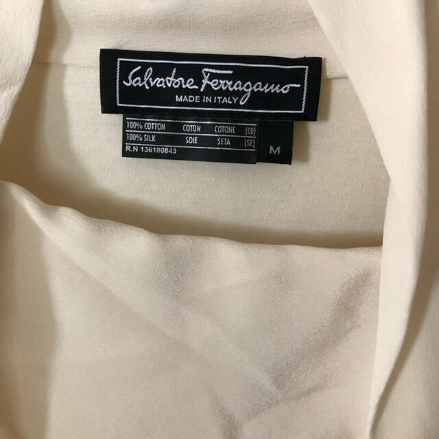 Salvatore Ferragamo(サルヴァトーレフェラガモ)のフェラガモ  ブラウス　シルク　f2-1 レディースのトップス(シャツ/ブラウス(長袖/七分))の商品写真