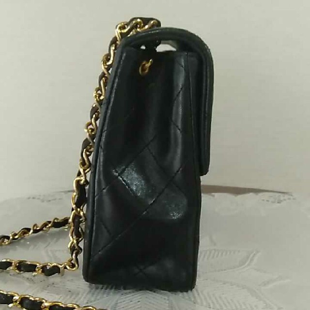 CHANEL(シャネル)のカメリア様 レディースのバッグ(ショルダーバッグ)の商品写真