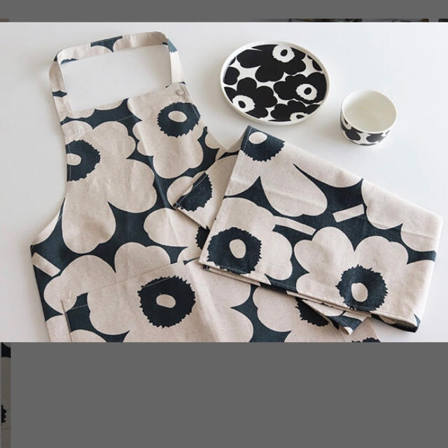 marimekko(マリメッコ)のマリメッコmarimekkoエプロンダークグリーンピエニウニッコ柄新品キッチン インテリア/住まい/日用品のキッチン/食器(収納/キッチン雑貨)の商品写真