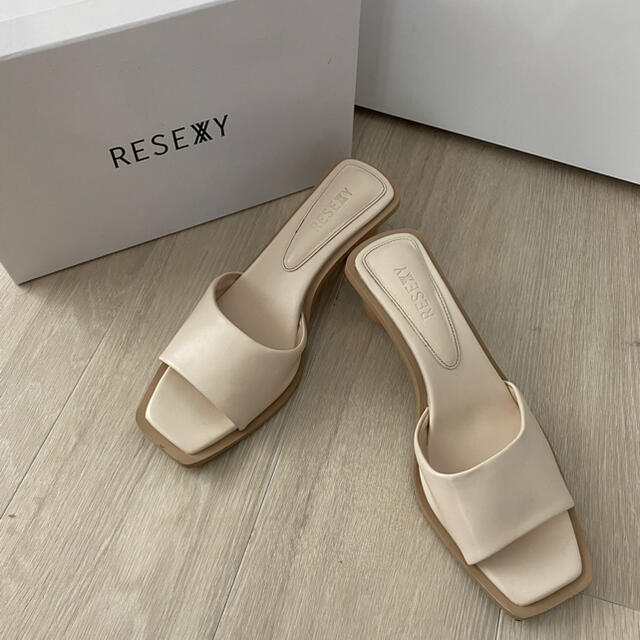 RESEXXY(リゼクシー)のresexxy ウッドヒール　サンダル レディースの靴/シューズ(サンダル)の商品写真