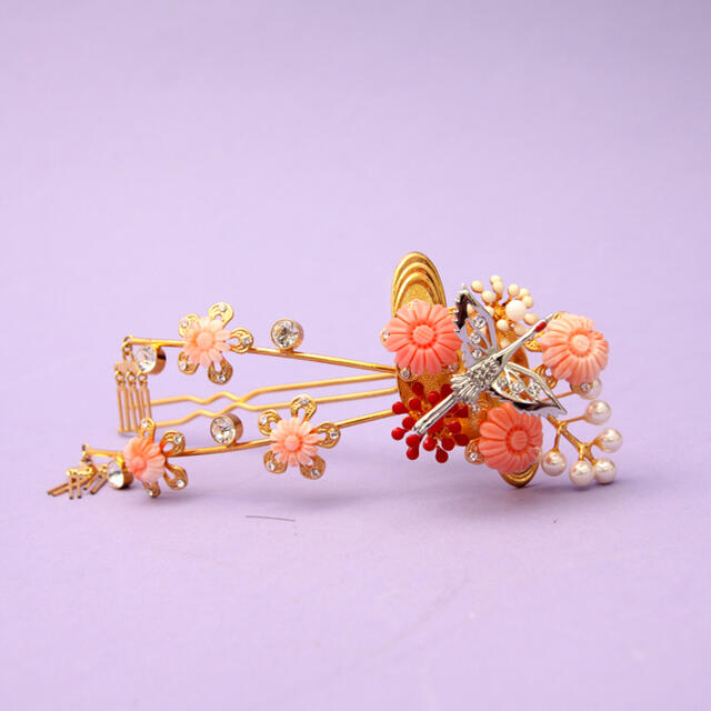 彫金かんざし(本珊瑚の菊花と飛翔鶴) レディースのヘアアクセサリー(ヘアピン)の商品写真