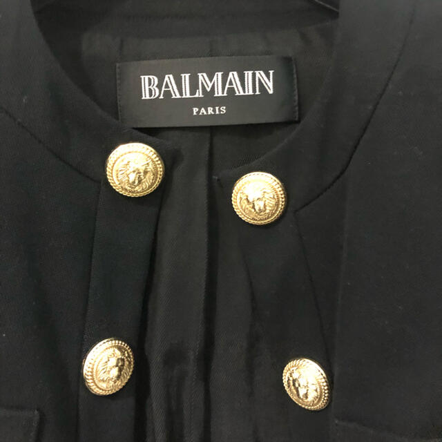 BALMAIN(バルマン)の新品未使用　BALMAIN ショート丈ジャケット金ボタン レディースのジャケット/アウター(テーラードジャケット)の商品写真