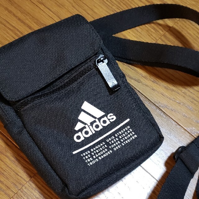 adidas(アディダス)のアディダス　ショルダーバッグ　最終 レディースのバッグ(ショルダーバッグ)の商品写真