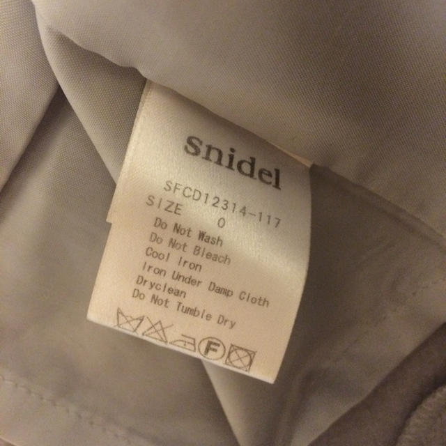SNIDEL(スナイデル)のスナイデル ノーカラーファーペプラムコート レディースのジャケット/アウター(毛皮/ファーコート)の商品写真