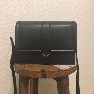 チャールズアンドキース(Charles and Keith)の黒×ゴールドショルダー(ショルダーバッグ)