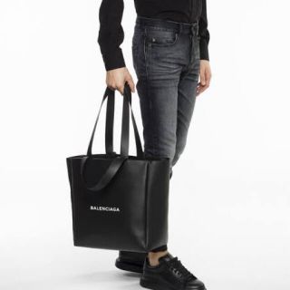 バレンシアガbalenciaga レザー トートバッグ www.merkeziklinika.az