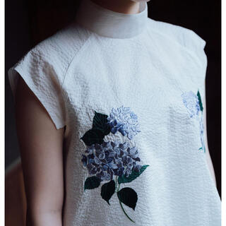 mame - iconology アイコノロジー 紫陽花刺繍ブラウスの通販｜ラクマ