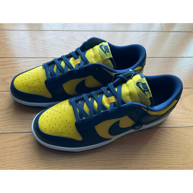 NIKE(ナイキ)の NIKE DUNK LOW RETRO "MICHIGAN"  28.5 メンズの靴/シューズ(スニーカー)の商品写真