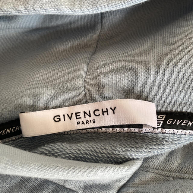 GIVENCHY(ジバンシィ)のGIVENCHY プルオーバー　パーカー　xs  水色 メンズのトップス(パーカー)の商品写真