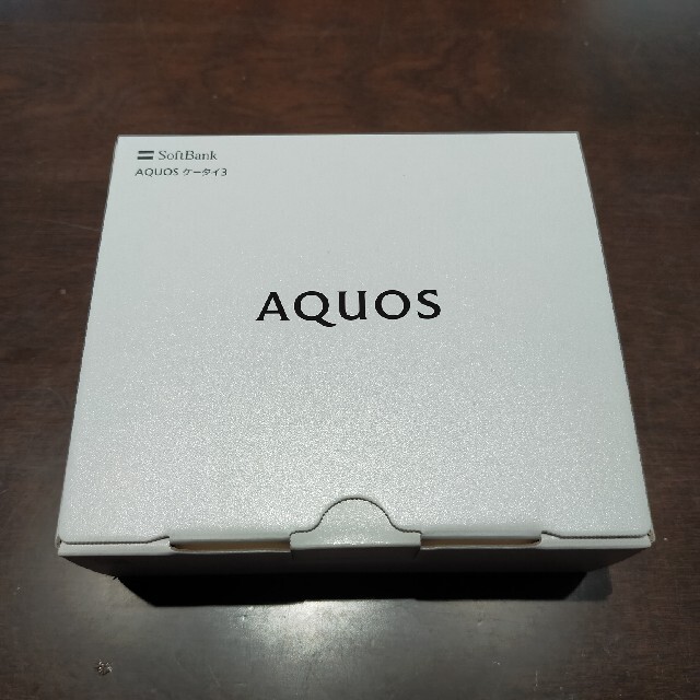 AQUOS(アクオス)のAQUOSケータイ3 805SH ブラック スマホ/家電/カメラのスマートフォン/携帯電話(携帯電話本体)の商品写真