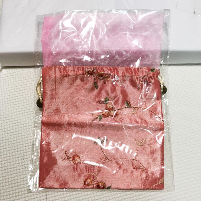 中国 シルク お花 刺繍 巾着 小物入れ チャイナ生地 レディースのファッション小物(ポーチ)の商品写真