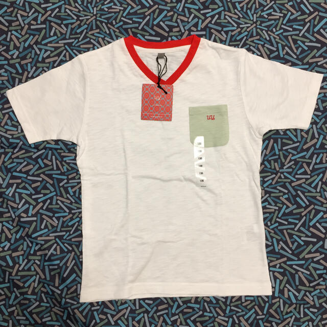 UNIQLO(ユニクロ)の▷新品▷UNIQLO×undercover VネックTシャツ 130 キッズ/ベビー/マタニティのキッズ服男の子用(90cm~)(Tシャツ/カットソー)の商品写真