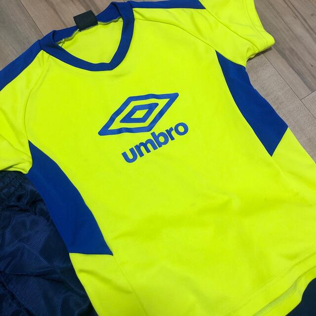 UMBRO(アンブロ)のumbro キッズ　6.7歳用 チケットのスポーツ(サッカー)の商品写真