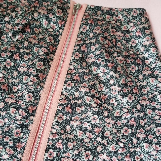 SNIDEL(スナイデル)のスナイデル(SNIDEL) 花柄　ミニスカート レディースのスカート(ミニスカート)の商品写真