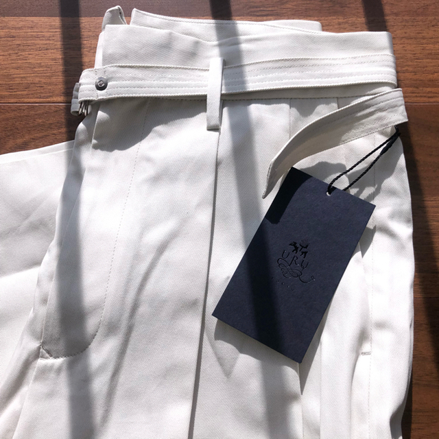 UNUSED(アンユーズド)のURU 20SS COTTON GABARDINE 2 TUCK PANTS メンズのパンツ(スラックス)の商品写真