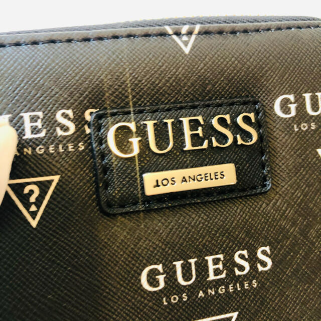 GUESS(ゲス)のゲス　ブラック　小銭入れ付き二つ折り財布　ユニセックス　男女兼用 メンズのファッション小物(折り財布)の商品写真