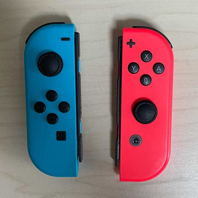 Nintendo Switch(ニンテンドースイッチ)のNintendo Switch Joy-Conセット ネオンブルー ネオンレッド エンタメ/ホビーのゲームソフト/ゲーム機本体(家庭用ゲーム機本体)の商品写真