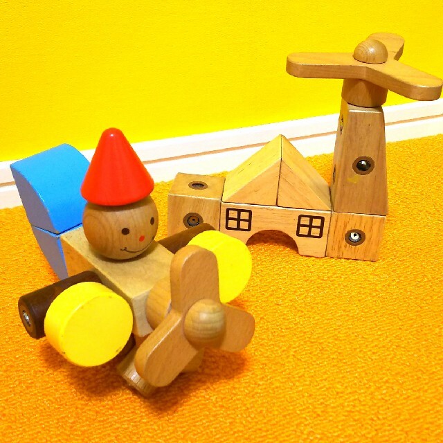 BorneLund(ボーネルンド)のエドトイ エアクラフト 木製 マグネット式ブロック ボーネルンド キッズ/ベビー/マタニティのおもちゃ(積み木/ブロック)の商品写真