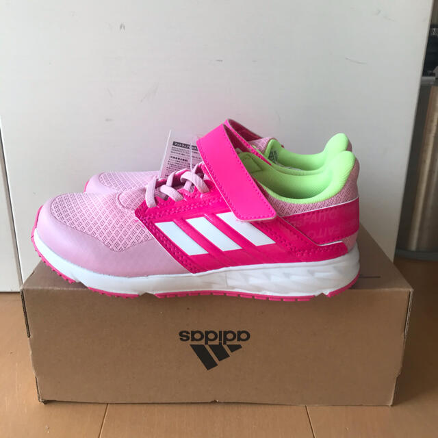 adidas(アディダス)のadidas 21.5㎝スニーカー キッズ/ベビー/マタニティのキッズ靴/シューズ(15cm~)(スニーカー)の商品写真