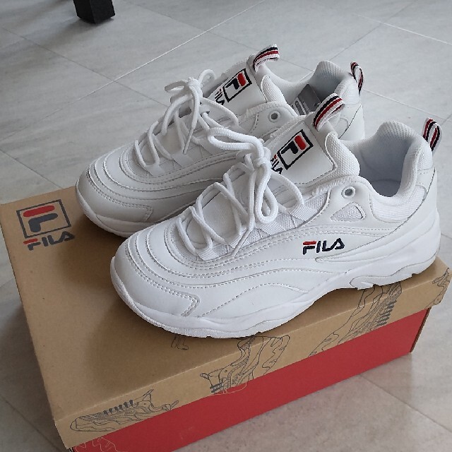 FILA(フィラ)のFILA スニーカー　24.5cm レディースの靴/シューズ(スニーカー)の商品写真