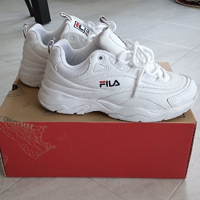 FILA(フィラ)のFILA スニーカー　24.5cm レディースの靴/シューズ(スニーカー)の商品写真