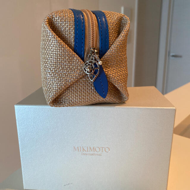 MIKIMOTO(ミキモト)の新品未使用 MIKIMOTO ミキモト ポーチ 真珠付 レディースのファッション小物(ポーチ)の商品写真