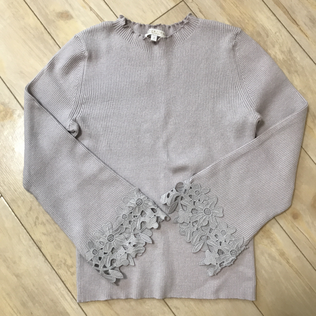 PROPORTION BODY DRESSING(プロポーションボディドレッシング)のプロポーション ボディドレッシング♡袖花柄　メロウレースリブトップス　グレー レディースのトップス(カットソー(長袖/七分))の商品写真