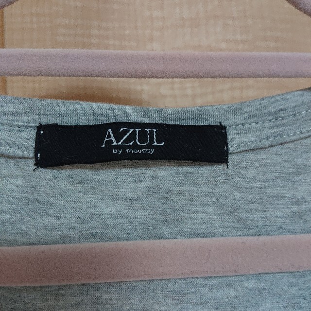 AZUL by moussy(アズールバイマウジー)のAZUL グレーTシャツ レディースのトップス(Tシャツ(半袖/袖なし))の商品写真