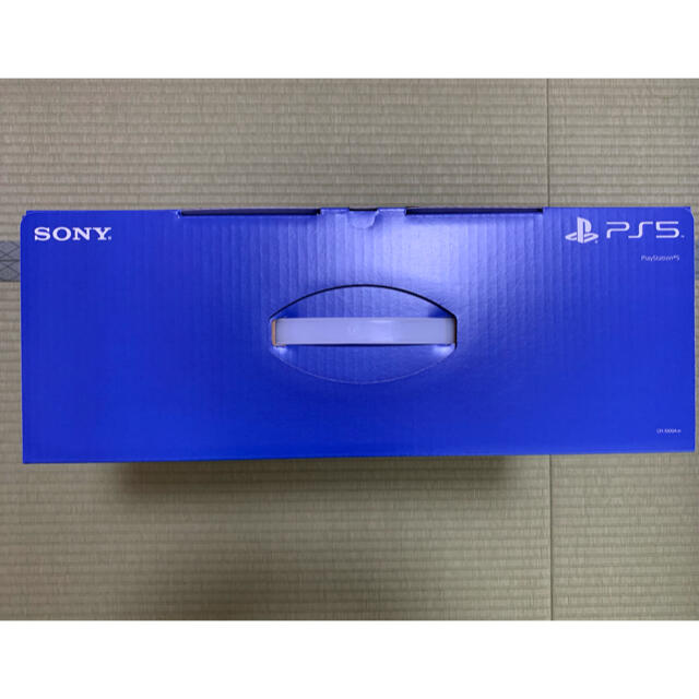 PlayStation(プレイステーション)のプレイステーション5 PS5 ディスクドライブ搭載 本体 新品 未使用 未開封  エンタメ/ホビーのゲームソフト/ゲーム機本体(家庭用ゲーム機本体)の商品写真