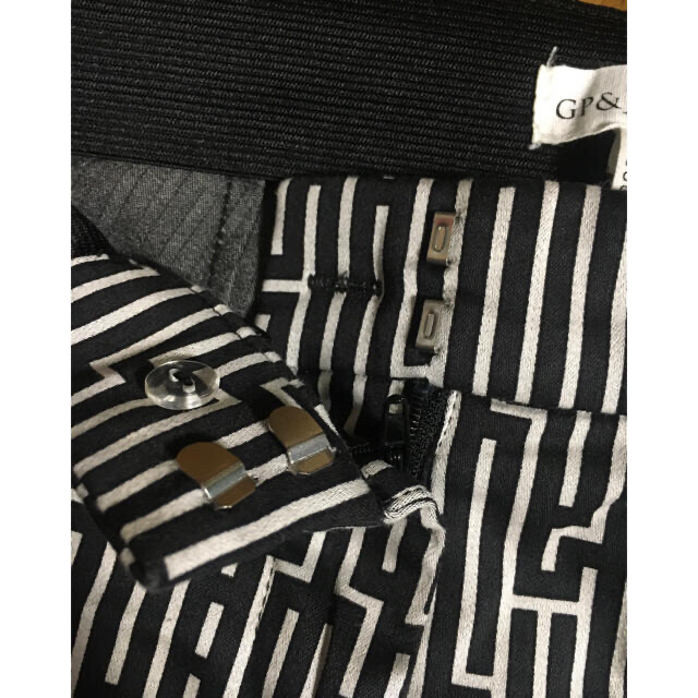 H&M(エイチアンドエム)のギンガムチェック クロップドパンツ レディース 34 匿名配送 白黒 レディースのパンツ(クロップドパンツ)の商品写真
