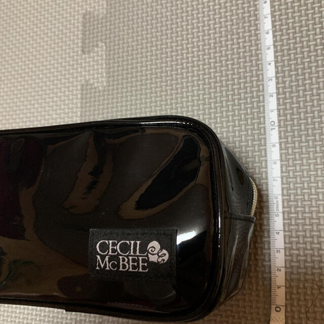 CECIL McBEE(セシルマクビー)のセシルマクビー　ポーチ　小物入れ　CECILMcBEE 黒金ピンク レディースのファッション小物(ポーチ)の商品写真