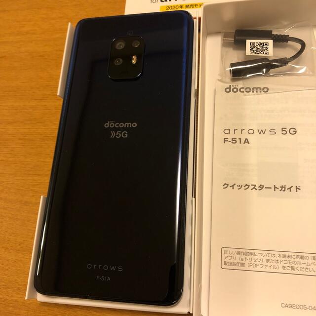 arrows(アローズ)のarrows 5G  ネイビーブラックおまけ付き スマホ/家電/カメラのスマートフォン/携帯電話(スマートフォン本体)の商品写真