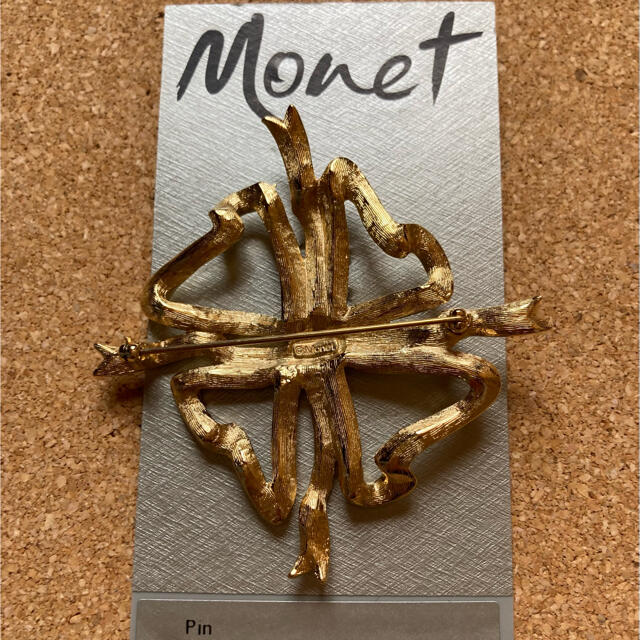 Monet ブローチ レディースのアクセサリー(ブローチ/コサージュ)の商品写真