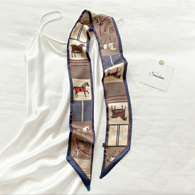 ホース柄 ツイリー ベージュ リボンスカーフ バッグスカーフ 新品 スカーフ春 レディースのファッション小物(バンダナ/スカーフ)の商品写真