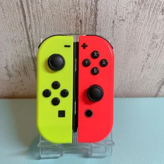 ニンテンドースイッチ(Nintendo Switch)のストラップあり イエロー レッド Switch 左右セット ジョイコン(その他)