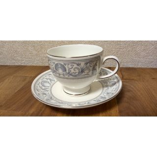 ウェッジウッド(WEDGWOOD)の廃盤　WEDGWOOD  ドルフィン　ホワイト　カップ&ソーサ(グラス/カップ)