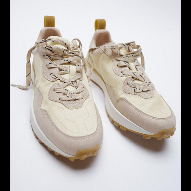 ZARA(ザラ)のSOFT TRAINERS スニーカー　ベージュ レディースの靴/シューズ(スニーカー)の商品写真