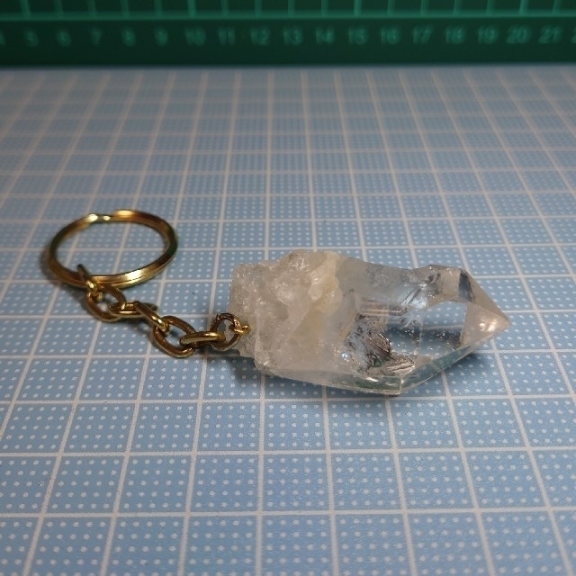 水晶原石キーホルダー(未使用品) メンズのファッション小物(キーホルダー)の商品写真