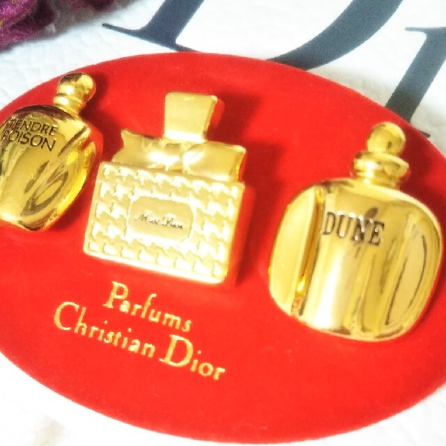 Christian Dior(クリスチャンディオール)の【Christian Dior】未使用ディオール香水  ピンバッチ    ノベル コスメ/美容の香水(香水(女性用))の商品写真