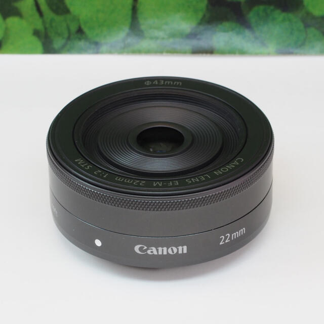 Canon(キヤノン)の【美品】キャノンCanon EF-M22mm F2 STM⭐️背景ぼかし神レンズ スマホ/家電/カメラのカメラ(レンズ(単焦点))の商品写真