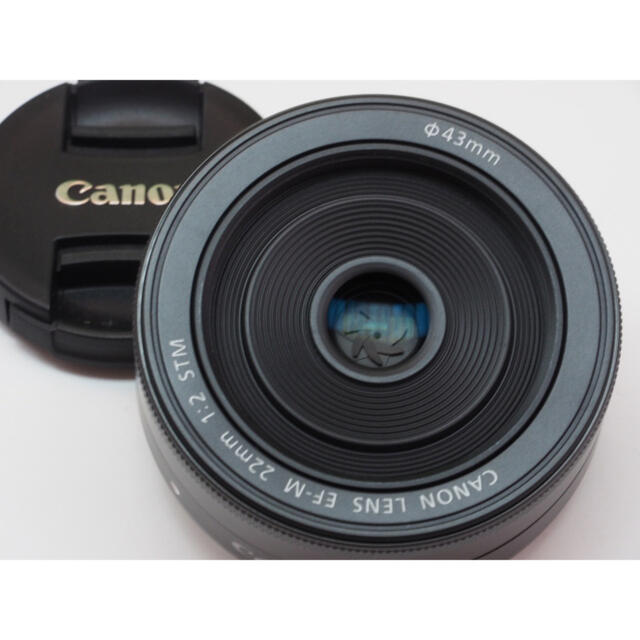 Canon(キヤノン)の【美品】キャノンCanon EF-M22mm F2 STM⭐️背景ぼかし神レンズ スマホ/家電/カメラのカメラ(レンズ(単焦点))の商品写真