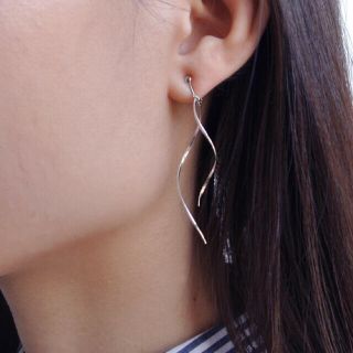 ヴァンドーム青山(Vendome Aoyama) イヤリング(ホワイト/白色系)の