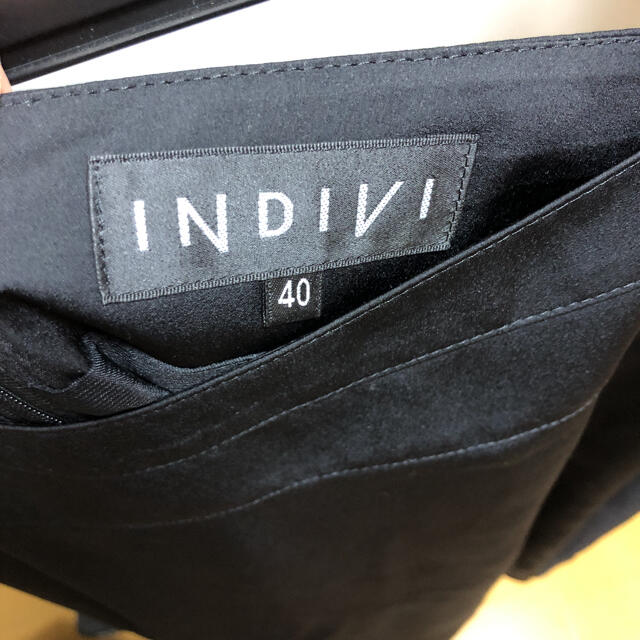 INDIVI(インディヴィ)のINDIVI インディヴィ　膝丈スカート　ブラック　L レディースのスカート(ひざ丈スカート)の商品写真