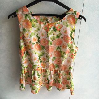 フォーエバートゥエンティーワン(FOREVER 21)の花柄ペプラム ペンケース、ブルーニット(シャツ/ブラウス(半袖/袖なし))