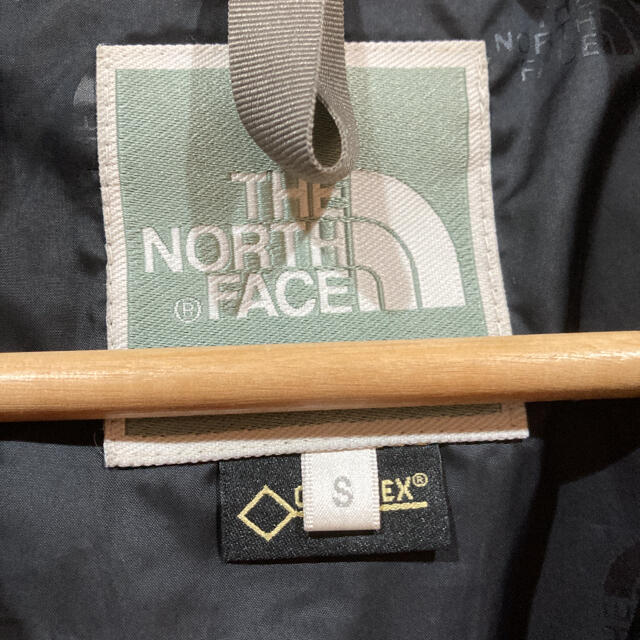 THE NORTH FACE(ザノースフェイス)のTHE NORTH FACE マウンテンライトジャケット レア色 美品 メンズのジャケット/アウター(マウンテンパーカー)の商品写真