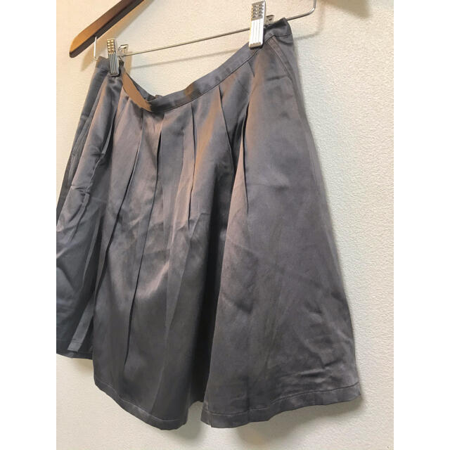 BEAUTY&YOUTH UNITED ARROWS(ビューティアンドユースユナイテッドアローズ)のユナイテッドアローズシルクコットンスカート　グレー  レディースのスカート(ひざ丈スカート)の商品写真