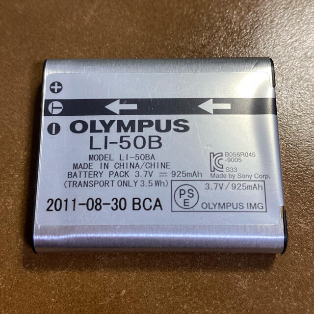 OLYMPUS(オリンパス)のオリンパス　カメラ　純正バッテリー　LI-50B スマホ/家電/カメラのスマートフォン/携帯電話(バッテリー/充電器)の商品写真