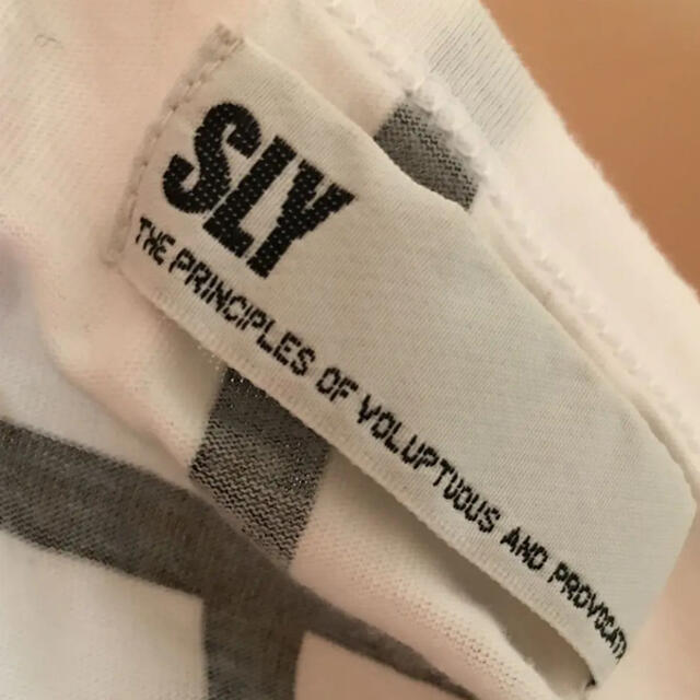 SLY(スライ)の【はんなさん専用】【SLY】tシャツ レディースのトップス(Tシャツ(半袖/袖なし))の商品写真